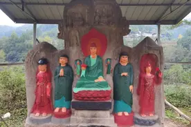 千年摩崖造像被浓妆艳抹“毁容”，地方文物该如何保护？图片