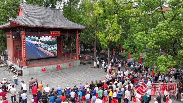 百岁老兵看阅兵直呼祖国强大了