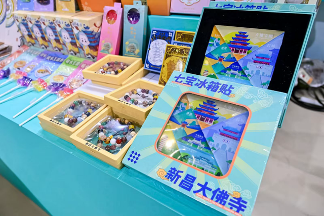 古城绍兴亮相文博会，“迅哥儿”来了，还带来他的猹