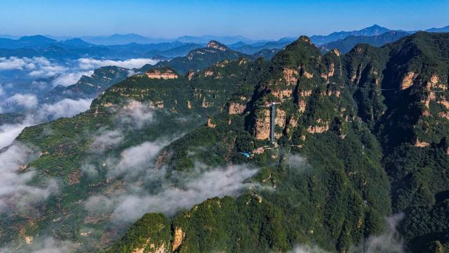 河北承德：浩瀚云海 壮美兴隆山