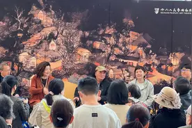 文化中国行｜从纸页到舞台的文学跃迁，话剧《谁在敲门》成都站启幕图片