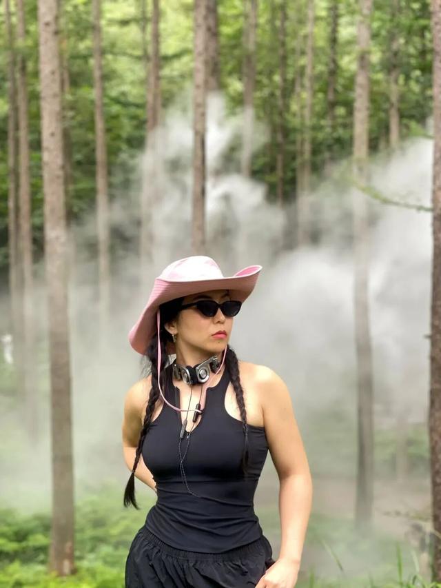 云端有座彩虹桥！嵩县白云山这条 “多巴胺天桥”，谁走谁心动！