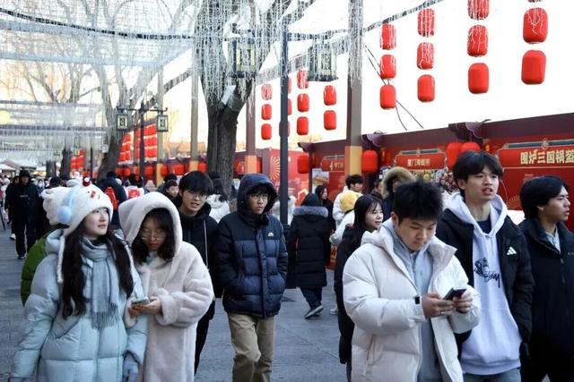 什刹海冰场已就位，速来解锁老北京冬日限定快乐！