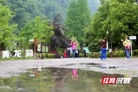 谷雨时节，张家界黄龙洞景区春光宜人游人欢（组图）图片