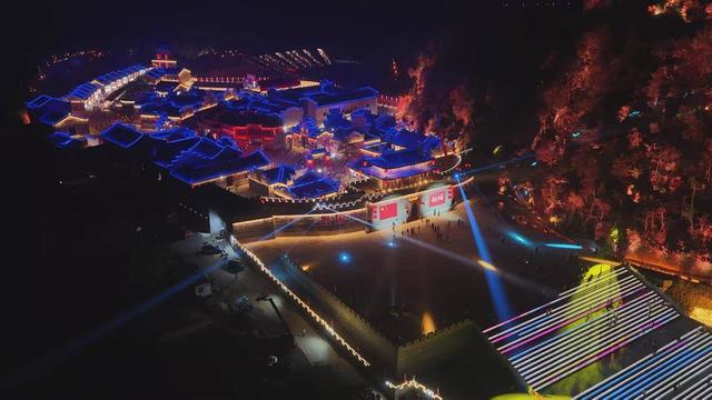 ​红安文旅国庆掀“国潮” 古城焕新首日引客1.5万