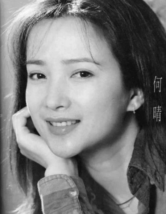 “何晴告别仪式〞不公开对外吊唁	，仅直系亲属与生前至交参加，亦不设公众送别环节