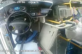 巾帼不让须眉！女公交司机用行动诠释“敬老”之美图片