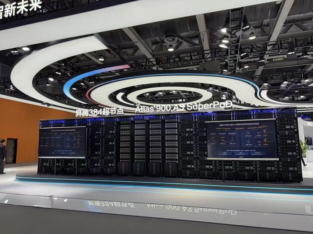 王兴兴现身谈机器人发展 智元宇树华为产品吸睛 中国移动在这场大会上官宣“AI+”战略升级