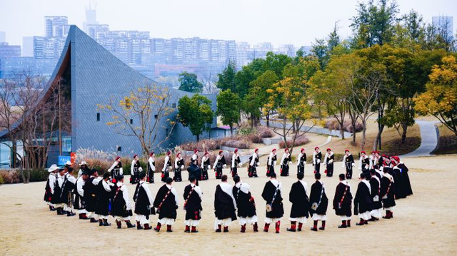圣洁甘孜·一生有约 | 火马迎春 道孚儿女携非遗文化舞动蓉城