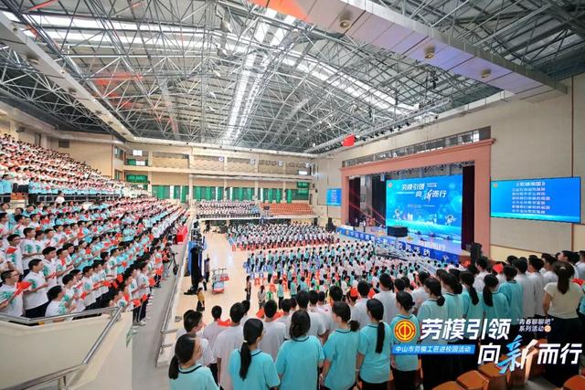 机器人当主持、能舞狮、写书法！劳模工匠把“人工智能+”带进中山校园