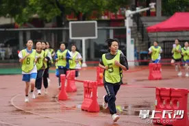 今日长沙体育中考开考，室外耐力跑因雷暴天气部分考生延考图片