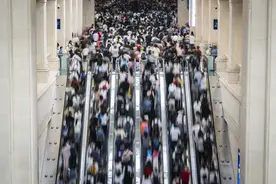 “五一”假日经济花样翻新 拉动消费新热潮图片