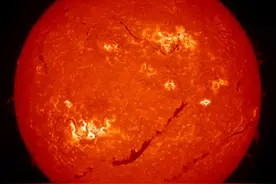 太阳耀斑频发导致“嗜睡”“辐射”？NO，对你只剩“极光的浪漫”图片