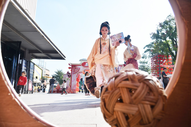 2025南宁市汉服旅拍游园季第三站走进百益·上河城