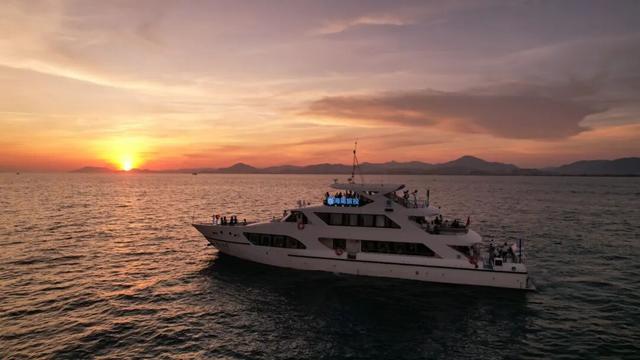 演唱会没嗨够？转场美兰这10个地方！火星人与KatyCats的游玩攻略→