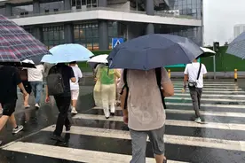 广东多地有暴雨，33个暴雨预警信号生效中图片