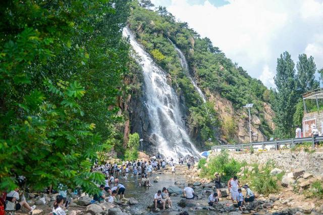 35℃的夏天，一头扎进20℃的瀑布里！黄巢瀑布，透心凉！
