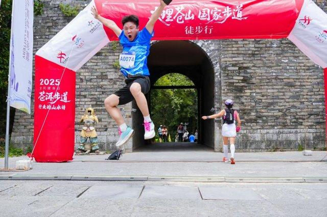三千徒步者共赴苍洱之约！2025全民健身日云南省主会场活动在大理启幕