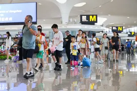 杭州机场单日客流量创历史新高，7月31日达15.46万人次图片