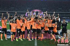 武汉女足夺得首届女足亚冠联赛冠军图片