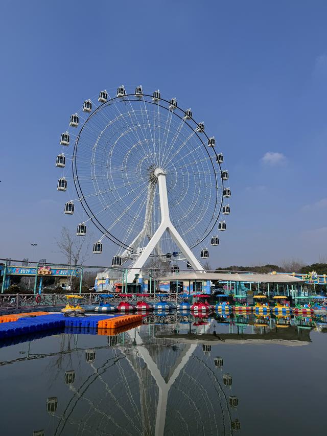 书店“搬进”摩天轮，快来云端触摸文学俯瞰金陵！