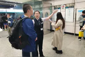 国庆“轨”迹，地铁员工守护出行每一程图片