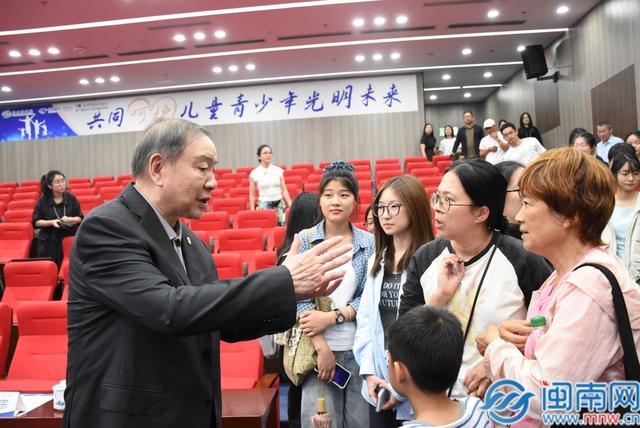 ​国际眼科科学院院士赵堪兴来漳开讲！