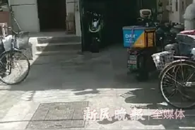 加装电梯立柱阻挡居民出行 记者跟进后居委表态：协商一致前不开工图片