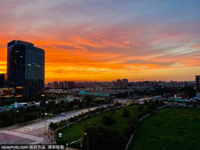 快看！今日云霞微醺！评论区等你拍的北京晚霞！