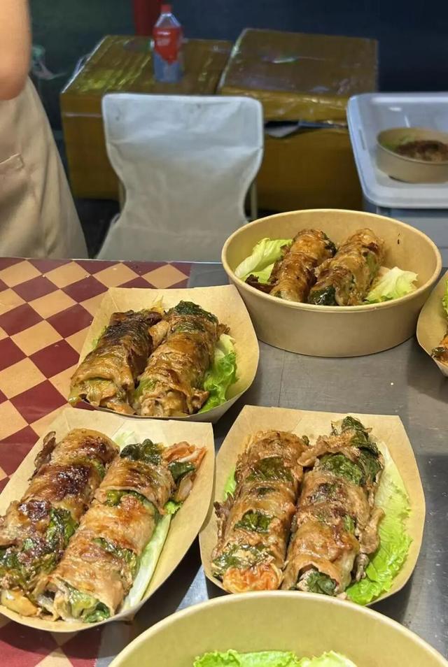 柳北烟火 |中秋夜！凤凰岭大桥把月亮「挂」在侗族飞檐下，邀你桥边赏月光、啃烤串，解锁3种神仙赏月姿势