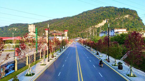 张家界武陵源：层林尽染秋意酣  赴约赏景正当时