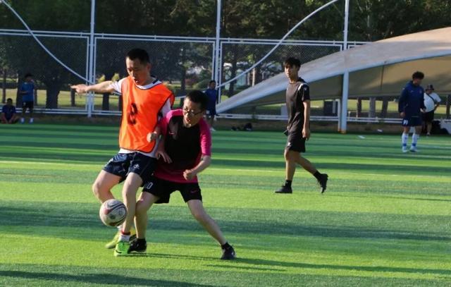 康巴什这个公园变样了！夜市、3D打印、小火车……国庆假期人潮涌动！