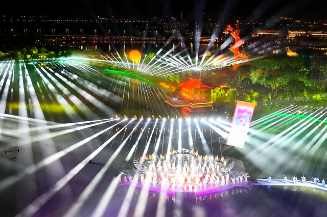 跨年整活！19.9畅玩5小时！大型迎春灯会+跨年表演+冷焰火+打铁花+火壶+灯光秀+国风演艺...