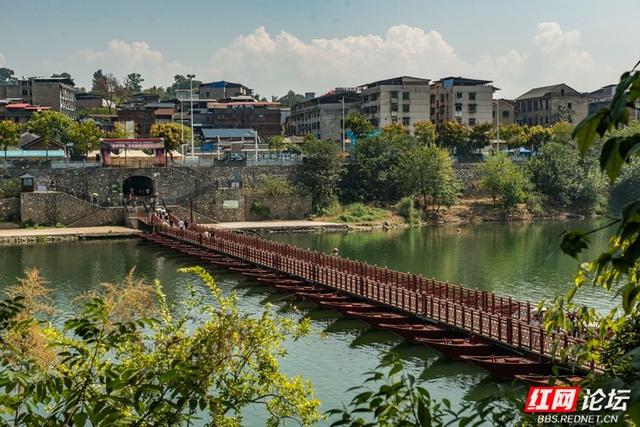 秋游时刻丨铁船连桥映潇水：霞客渡，零陵千年古渡的时光答卷