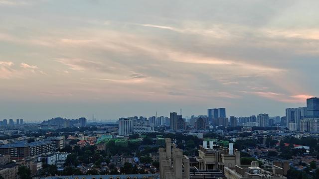 流云绕落日，今日傍晚京城的天空有多美？