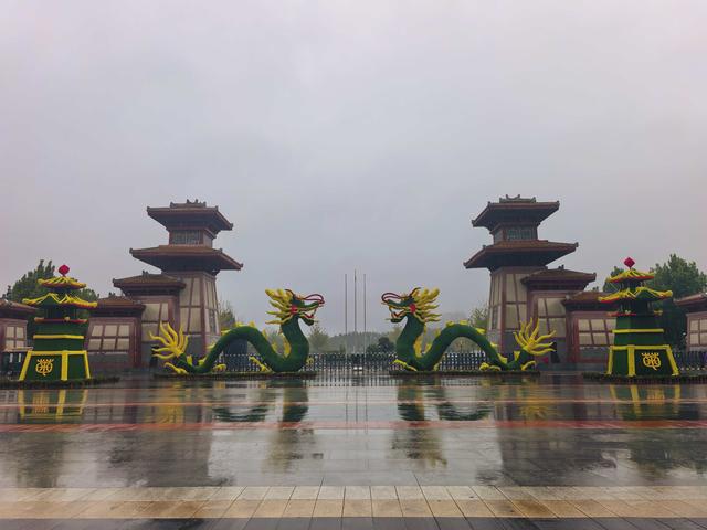 十万株秋菊+璀璨灯会！郑州园博园邀您：日赏花海，夜观非遗打铁花