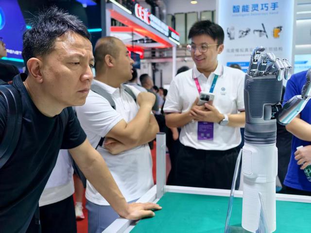 2025世界机器人大会，小朋友们开启“机”遇之旅