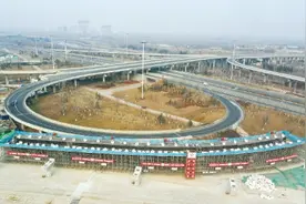 项目强省会｜黄岗路穿黄隧道黄河北岸连接线 首批高架立柱浇筑成型图片