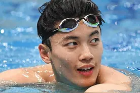 游泳奥运冠军汪顺5米台跳水，咆哮壮胆"炸鱼"，称跳水项目不是一般人能做到的图片