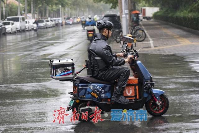 秋雨绵绵，凉意渐浓 济南的秋天来了