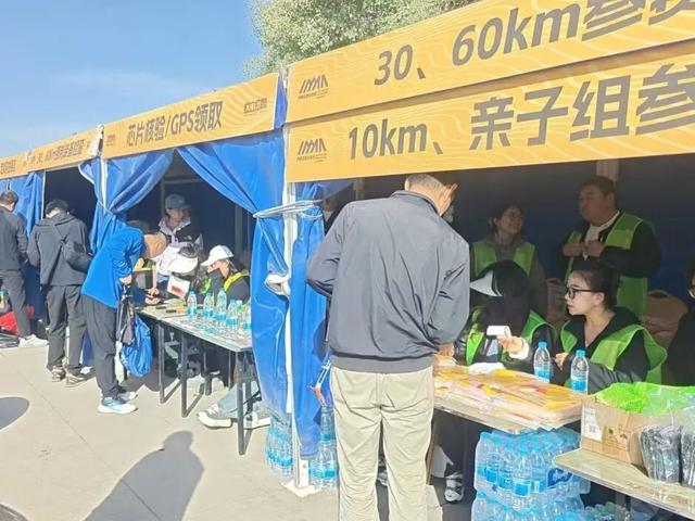 金杨映红志愿路！西部计划志愿者以青春担当点亮额济纳“文旅热”