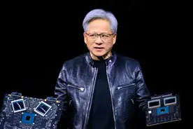 黄仁勋抵达上海现身陆家嘴！图片