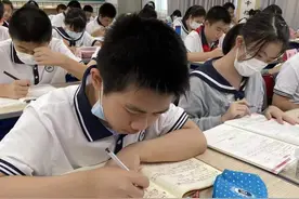 从入校时的六十多分到中考数学满分，他把难题分解成小题来攻克图片