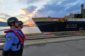 台风过后，“台北快轮”通关“零等待”！平潭边检站高效保障口岸出入境船舶复航图片