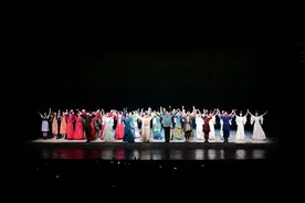 舞蹈诗剧《只此青绿》亮相新加坡，带观众领略中国传统美学图片