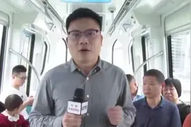 悬空飞驰！我国首条悬挂式空轨正式运营，出行又有新选择图片