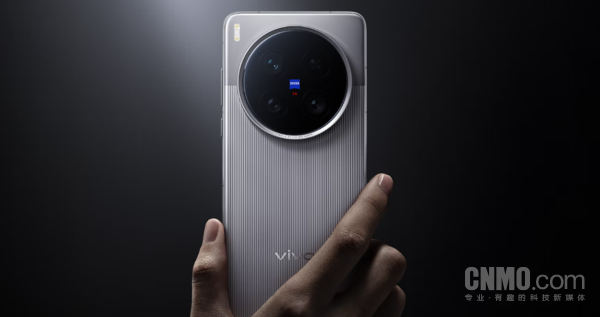 曝vivo X300 Ultra配备2K直屏！将搭载双2亿像素镜头