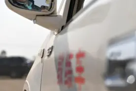 上海一考场工作人员和驾校教练串通，帮助9人作弊通过科目二科目三考试图片