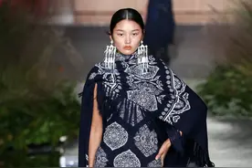 为什么中国高端女装品牌开始热衷走秀？图片