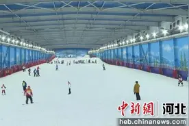 石家庄市鹿泉区：室内滑雪再掀新热潮图片